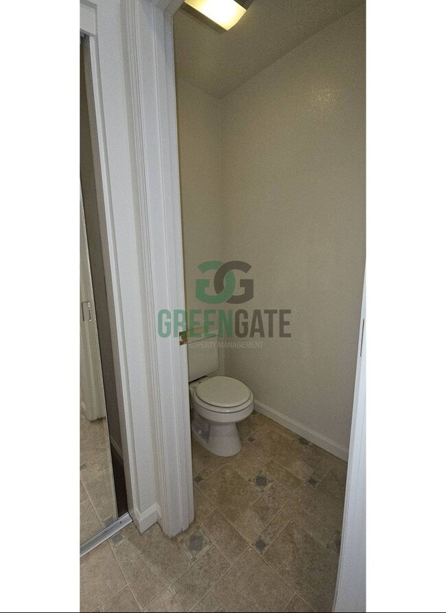 Building Photo - Beautiful 4 Bedroom, 3 Bathroom Home in Tr...