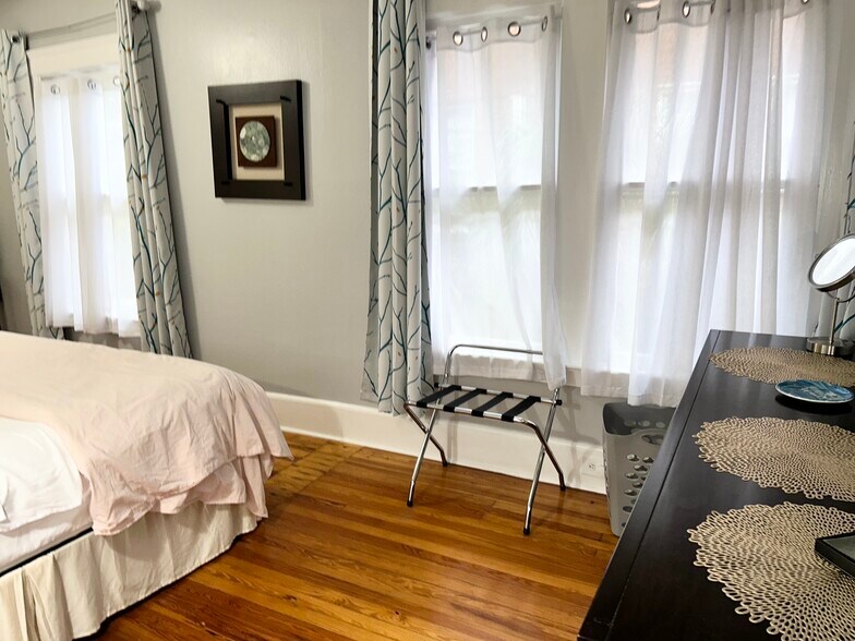 Building Photo - 1039 Riviera St