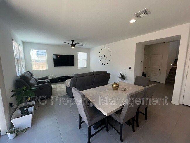 Building Photo - 14118 W Hackamore Dr