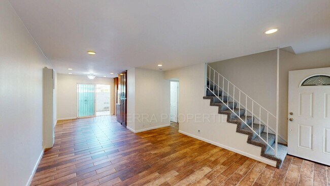 Building Photo - 2-Bed/1.5 Bath Condo with Detached Garage