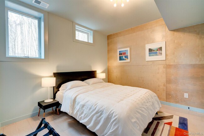 Building Photo - 90 Meadow Ln