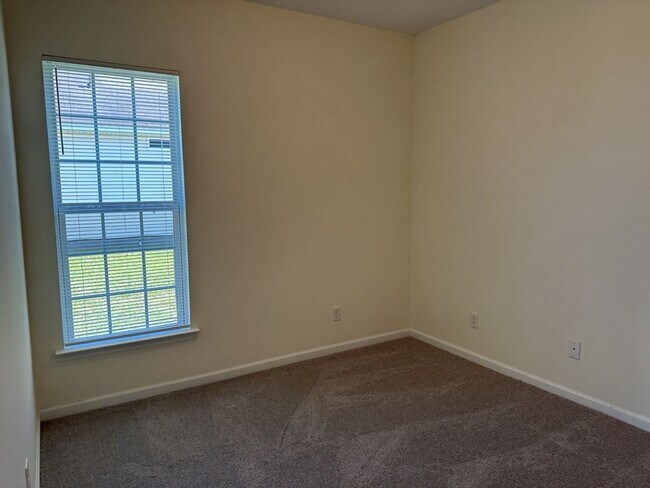 Building Photo - 20 Wesleyan Dr