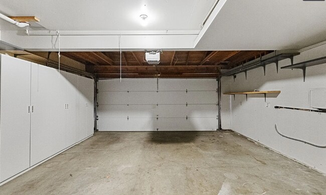 Building Photo - Kent East hill Condo townhome in Village at Single Creek - 3 bedroom 2.5 bath and 2 car garage. A...