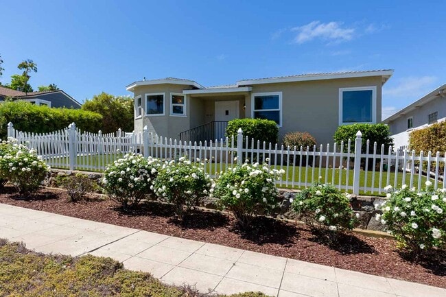 Building Photo - 2 Bed, 2 Bath home in Ocean Beach