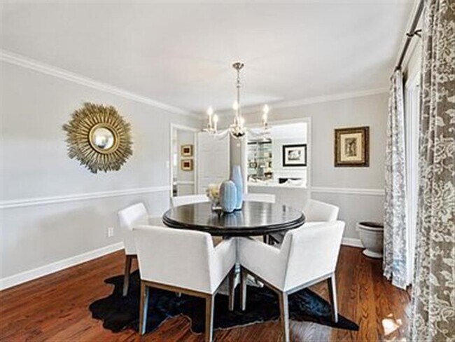 Building Photo - Remodeled interiors 3 Bed 2 Bath in Hillsb...