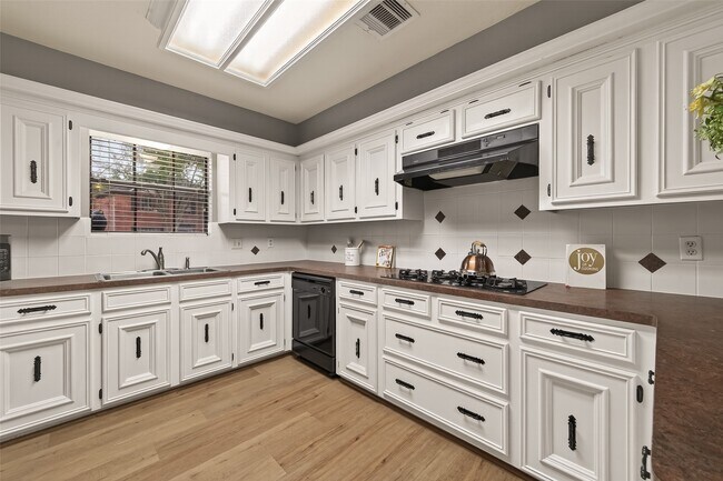 Building Photo - 3204 Farmers Field