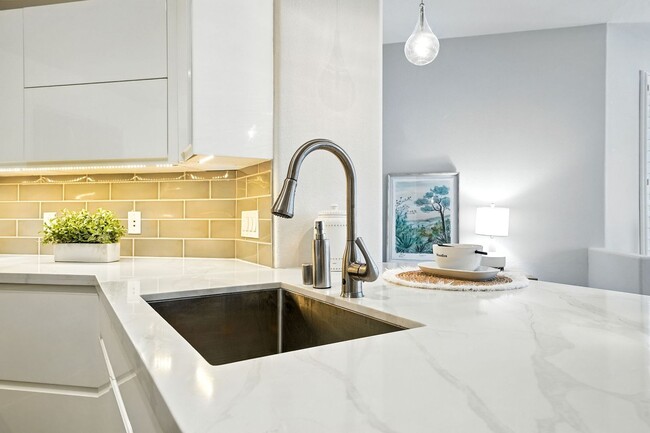 Building Photo - Spacious Andante Top-Floor 2/2 Condo Available Now!