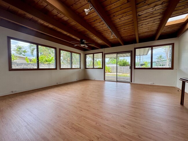 Building Photo - Single Family home in the the Olomana neig...