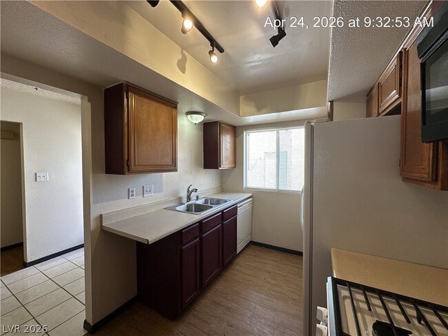 Building Photo - 760 Anne Ln