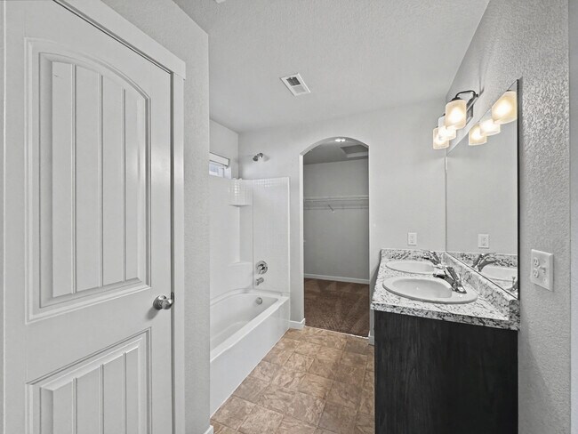 Building Photo - 4668 Ports Down Ln