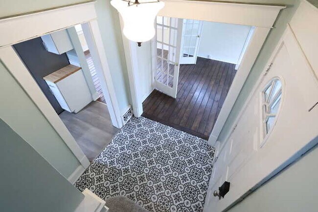 Building Photo - 555 Brittain Rd