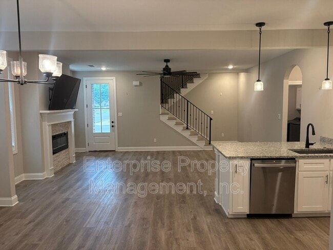 Building Photo - 564 Holden Dr