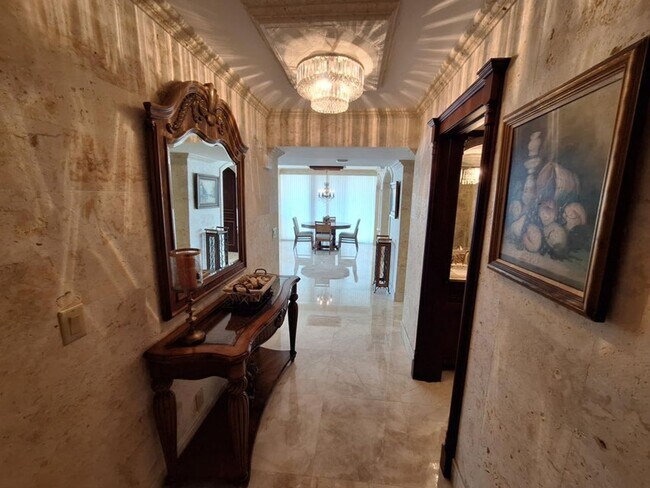 Building Photo - 3400 N Ocean Dr