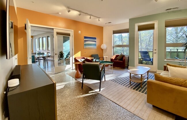 Building Photo - 610 Trent Dr