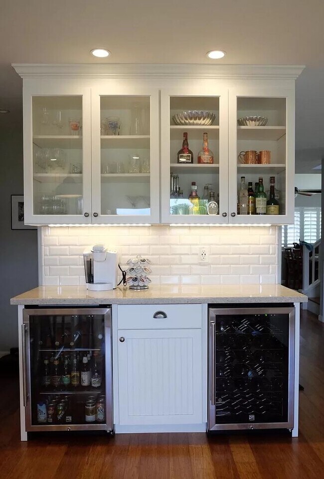 Building Photo - Spacious, Stylish, and Perfect for Enterta...