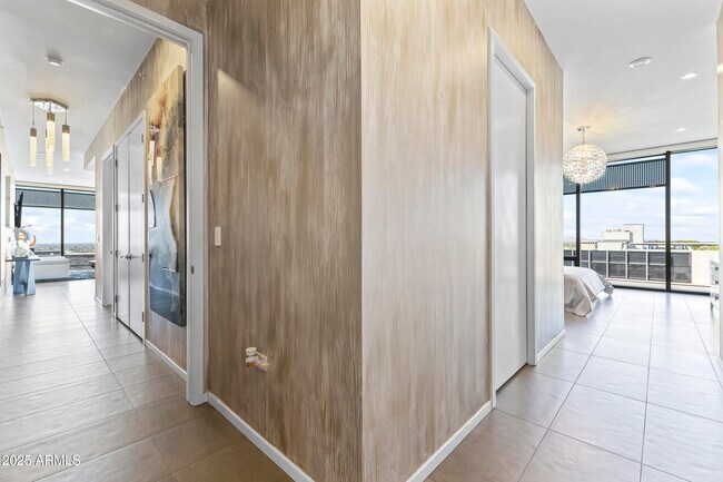 Building Photo - 7180 E Kierland Blvd