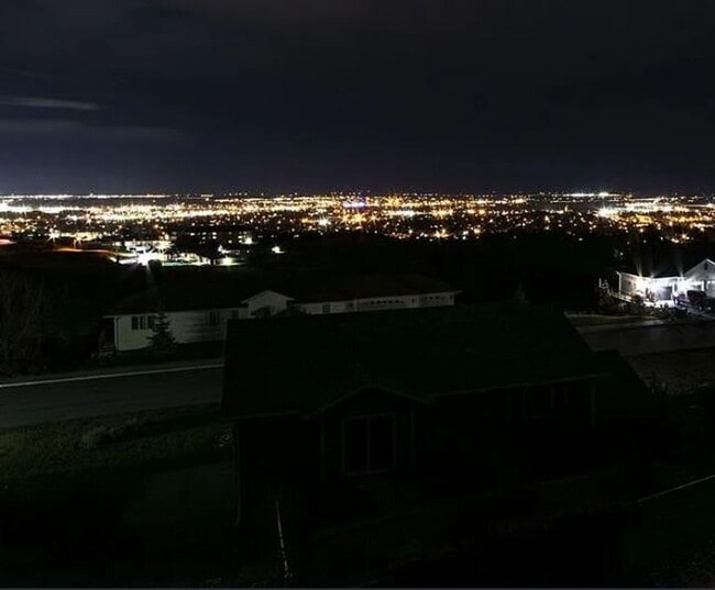 Building Photo - 4 BED | 3 BATH | 3 CAR GARAGE | TERRACITA ...