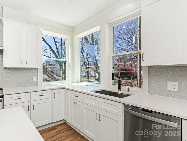 Building Photo - 1310 N Davidson St