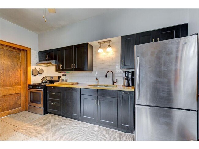 Building Photo - Gorgeous 6 Bedroom in Midway- June 2026 Mo...