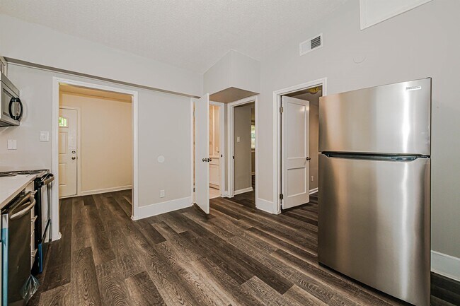 Building Photo - 1807 Erie St