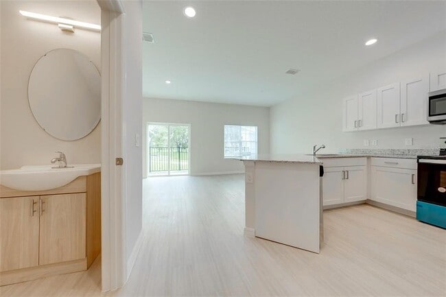 Building Photo - 2124 Penny Ln