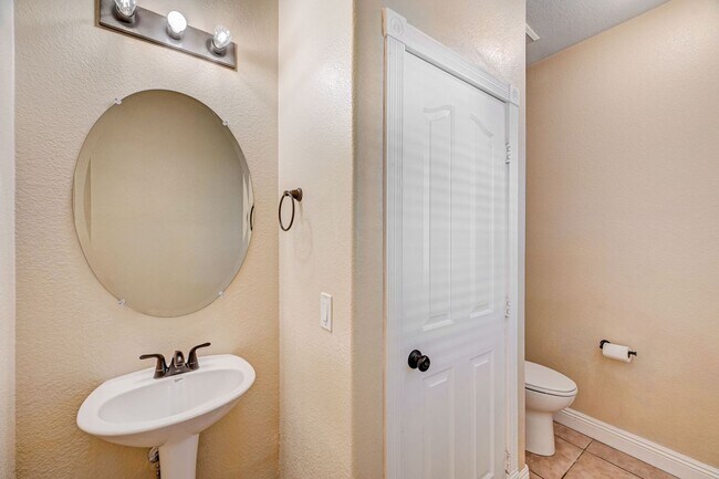 Building Photo - Stunning Northwest three bedroom w/ a loft!
