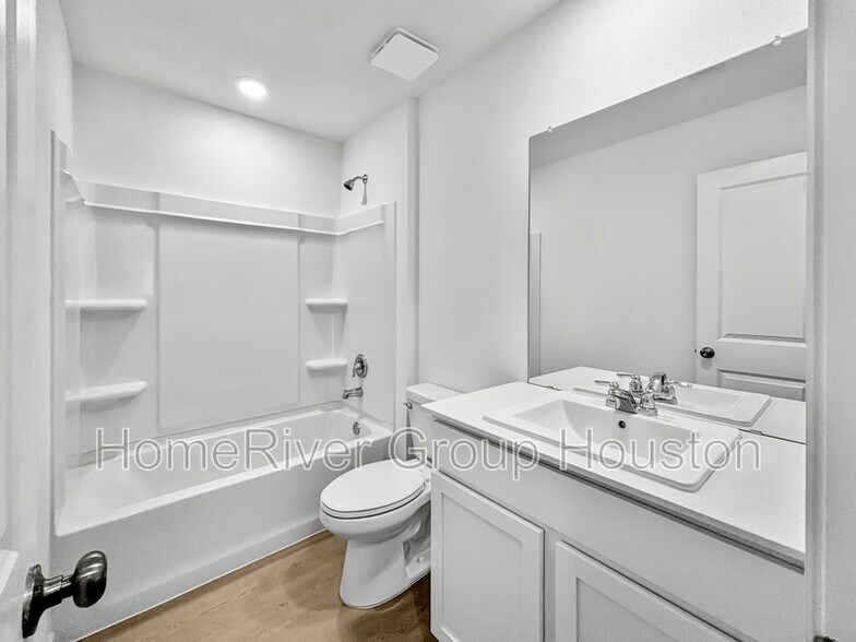 Building Photo - 5822 Starling Dr