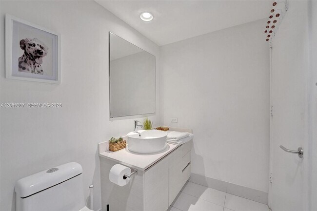 Building Photo - 2600 E Hallandale Beach Blvd