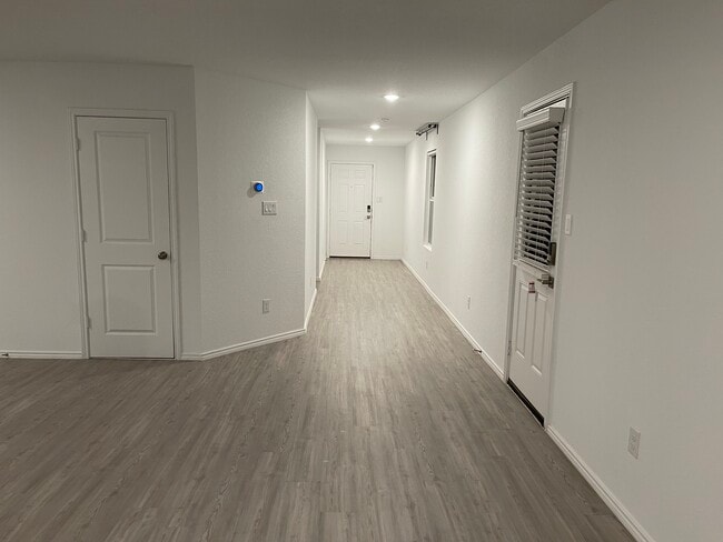 Building Photo - 4127 Cove Fls