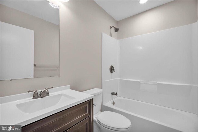 Building Photo - 38 Burgundy Dr