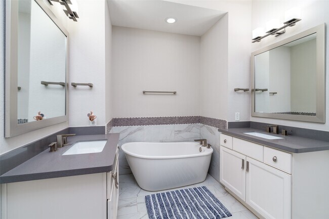 Building Photo - 1303 Edwinstowe Trl