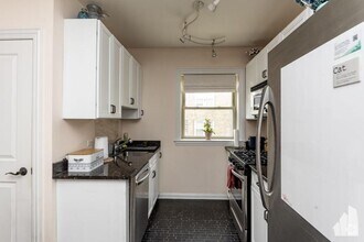 Building Photo - 2 bedroom in Chicago IL 60640
