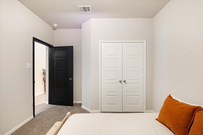 Building Photo - 418 Emerald Thicket Ln