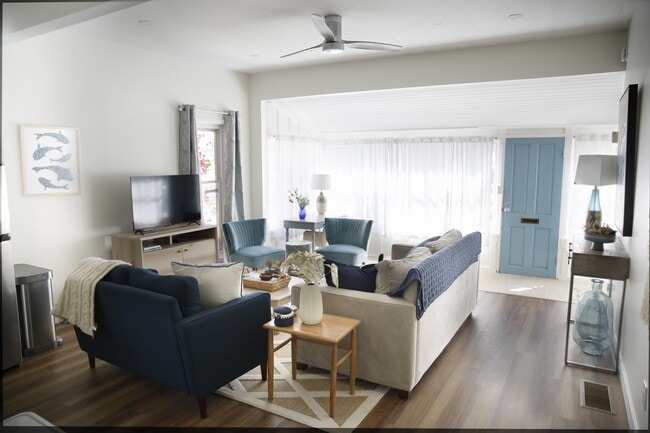 Building Photo - 218 19th St