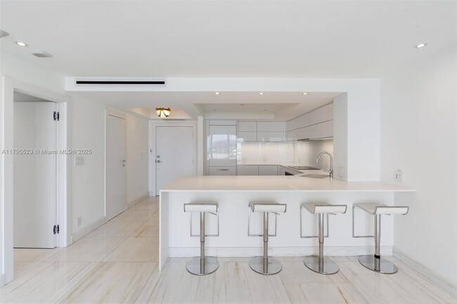 Building Photo - 2200 S Ocean Ln