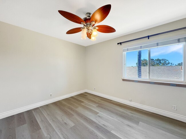 Building Photo - Great 4B/2.5BA House in Scripps Ranch!