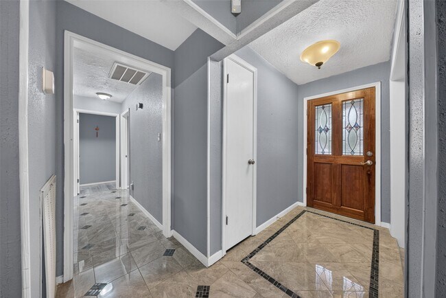 Building Photo - 5714 Arbor Vitae Dr