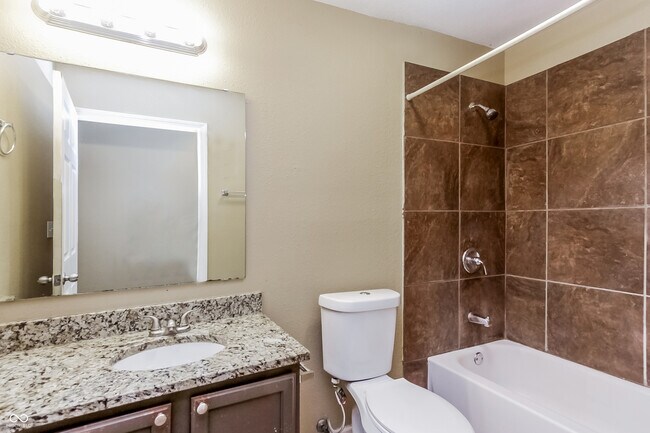 Building Photo - 2226 Leaf Dr