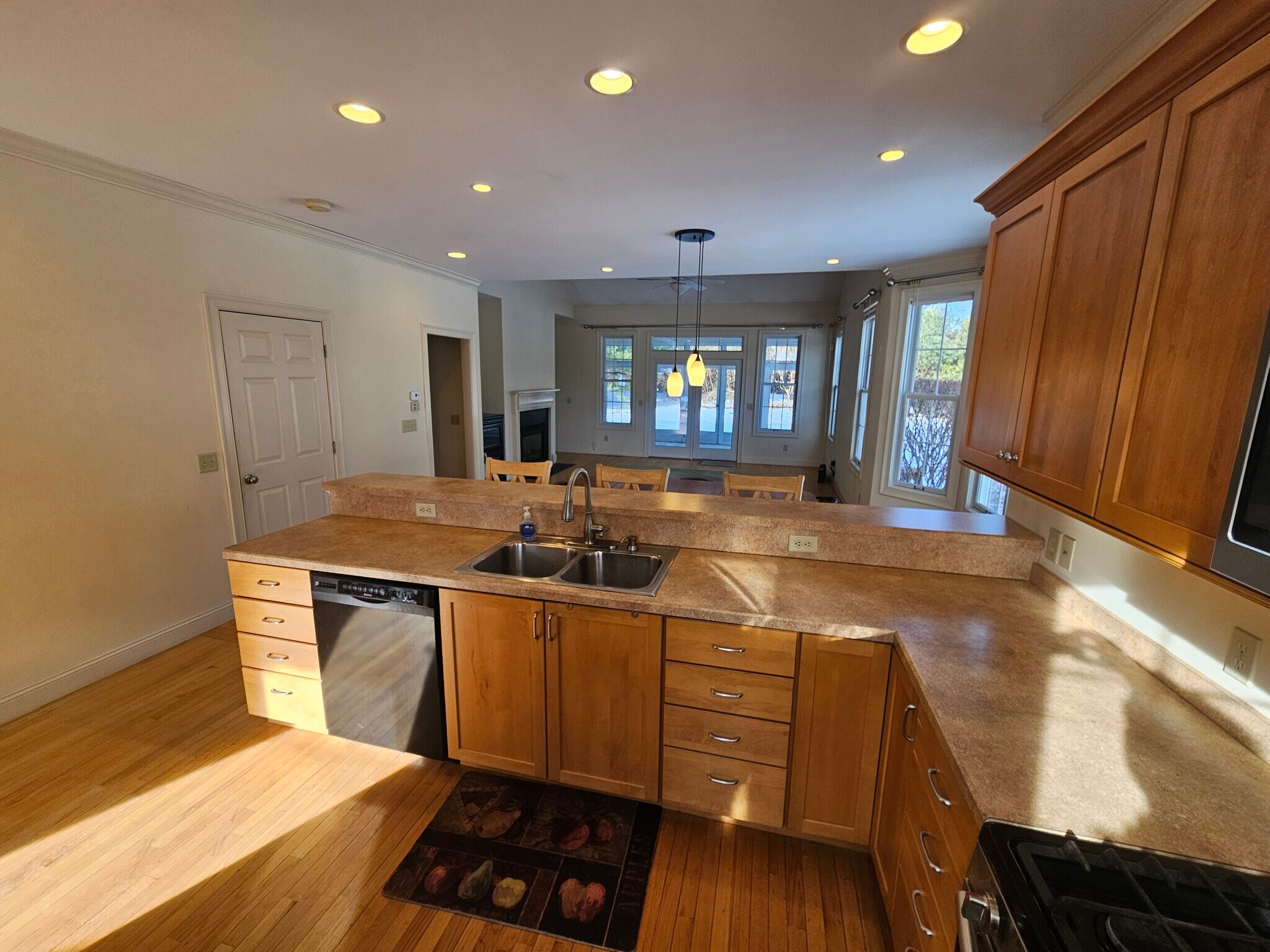 Building Photo - 359 Main St