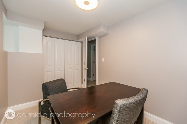 Building Photo - 806 S Oakley Blvd