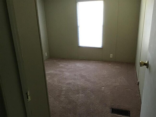 Building Photo - 1126 Tearcoat Rd