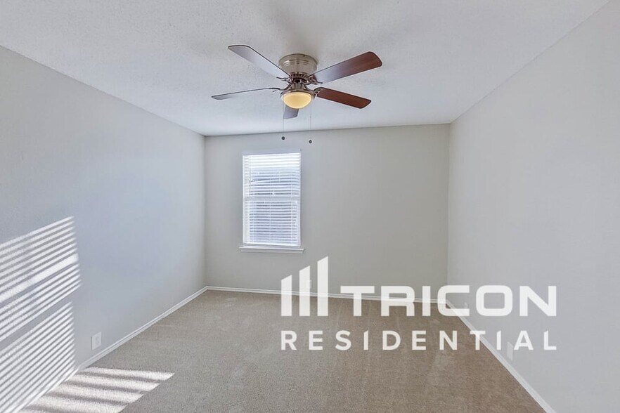 Building Photo - 232 Tulane Dr