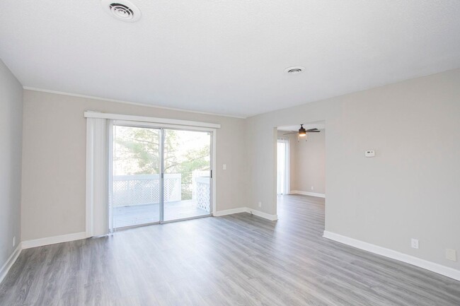 Building Photo - Charming Townhome in Hermitage!