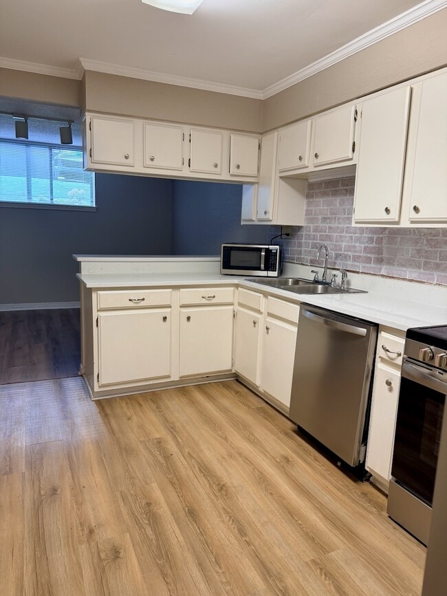 Building Photo - 313 Heath Dr