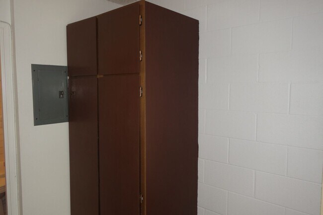 Building Photo - 2 bedroom, 1 bath, 2 parking in Waikalani Woodlands