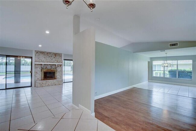 Building Photo - 637 NW 100th Ln