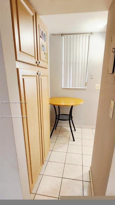 Building Photo - 2905 Point E Dr