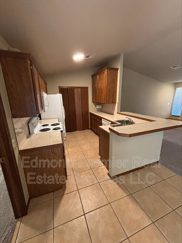 Building Photo - 213 Willow Branch Rd