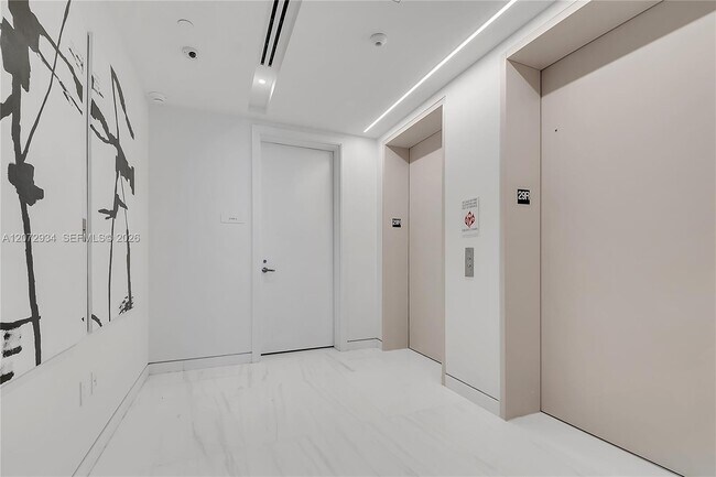 Building Photo - 300 Biscayne Blvd Way