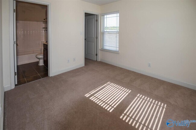 Building Photo - 412 Prom Dr SW